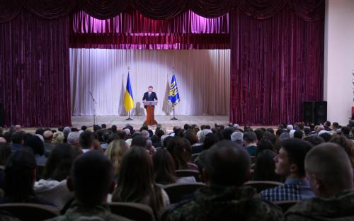 Президент України Петро Порошенко виступає з промовою в Івано-Франківському національному технічному університеті нафти і газу