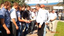 Урочистий ритуал посвяти нафтовою проводить начальник Бориславського УБР  Ігор Михайлишин
